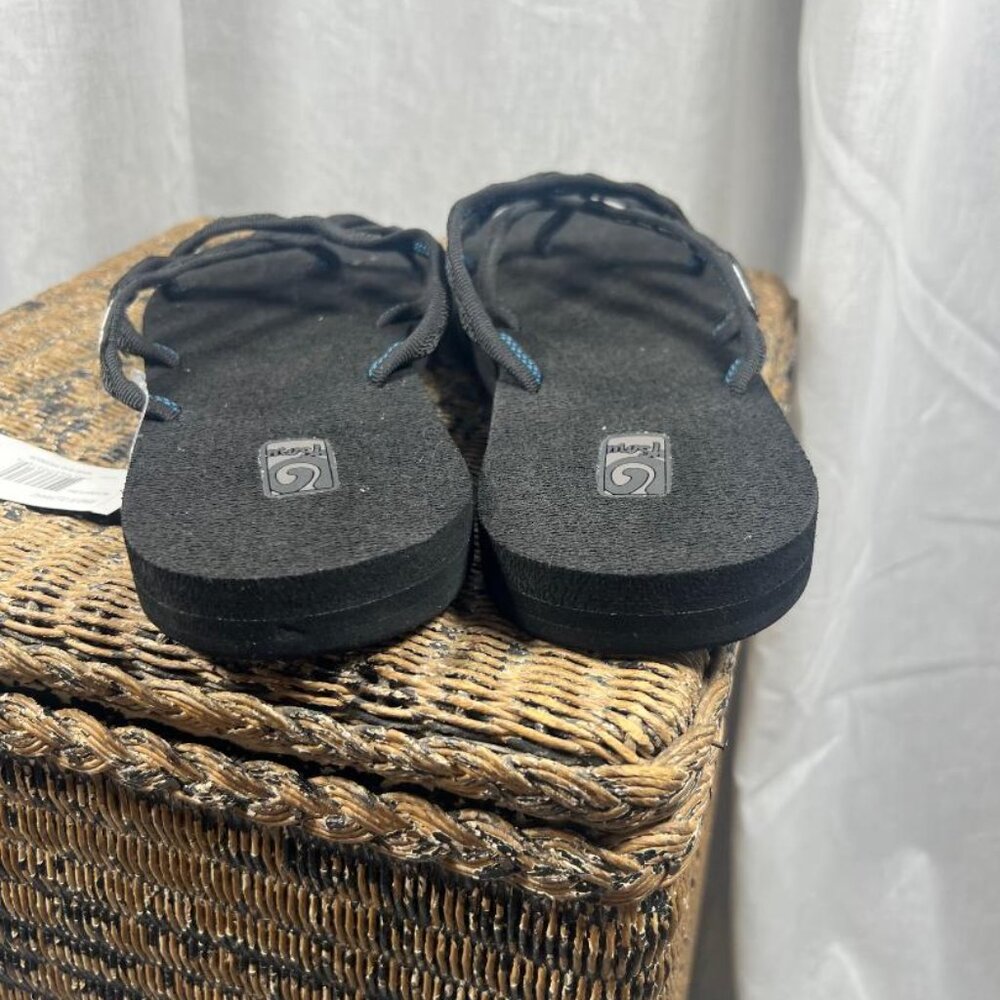 NWT Teva Olowahu Sandals for Women in Black - Size 11 - Picture 4 of 9